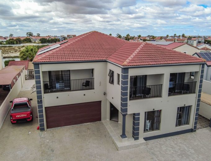 Registered Guest House with Jetty Access and Flexible Flatlet