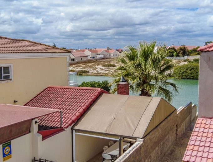 Registered Guest House with Jetty Access and Flexible Flatlet