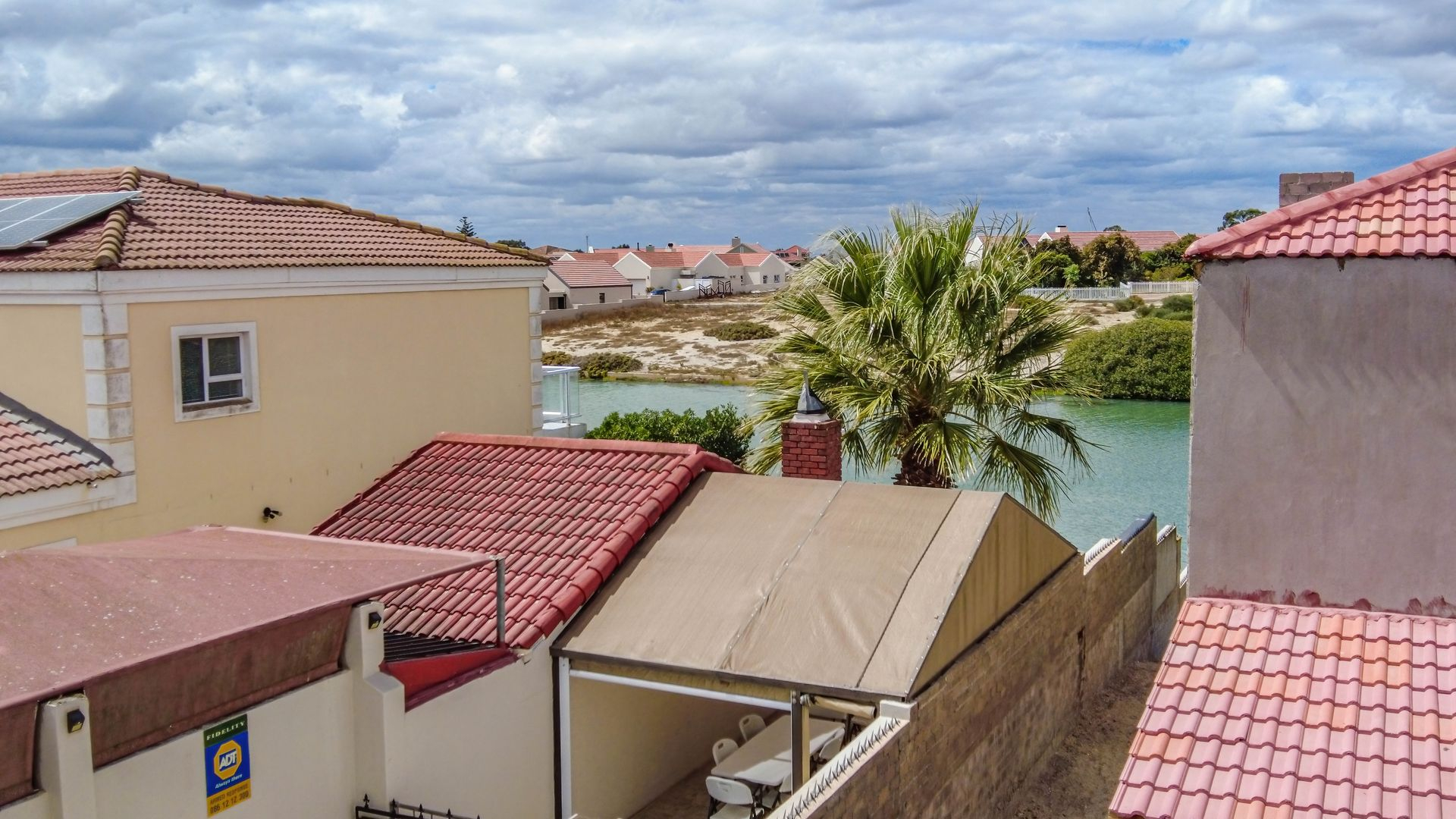 Registered Guest House with Jetty Access and Flexible Flatlet