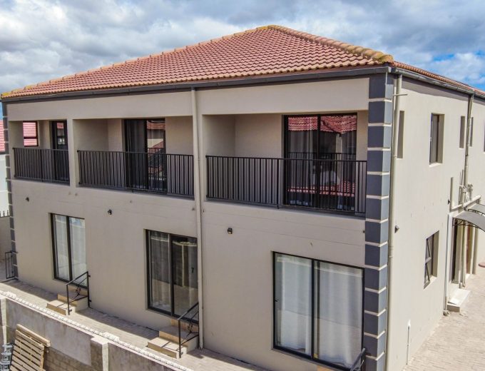 Registered Guest House with Jetty Access and Flexible Flatlet