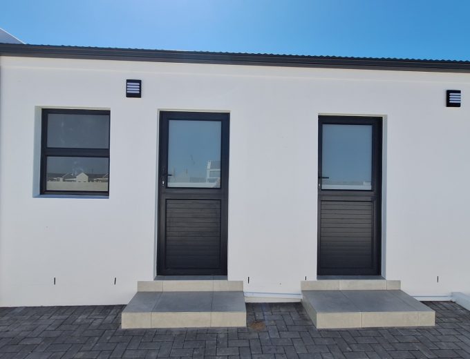 Modern Coastal Home with Separate Guest Suite in Secure Estate