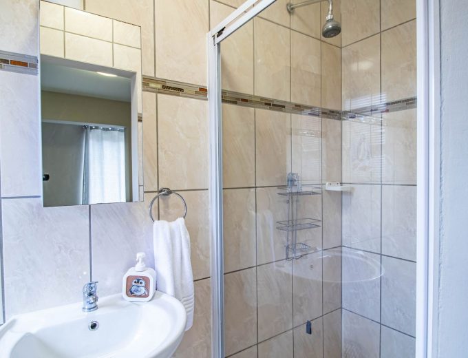 Registered Guest House with Jetty Access and Flexible Flatlet