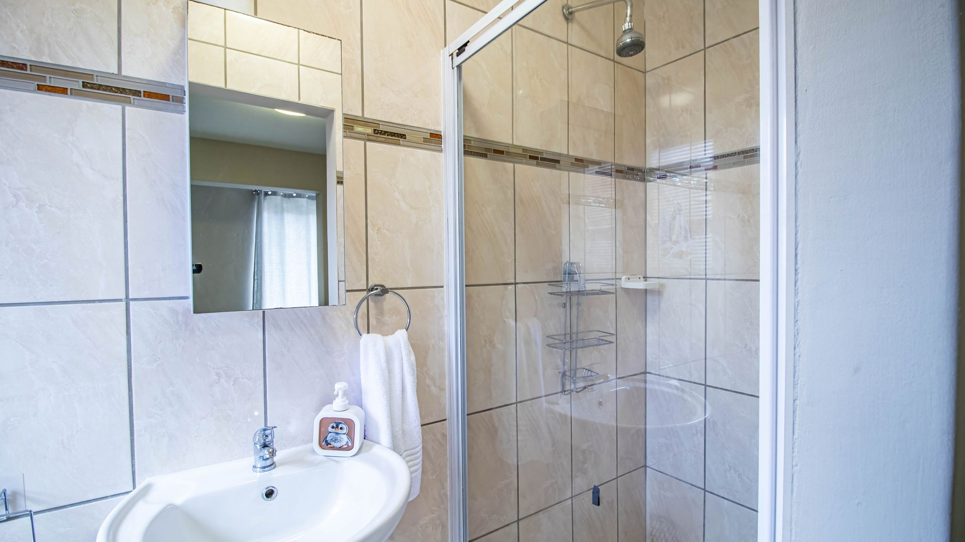 Registered Guest House with Jetty Access and Flexible Flatlet