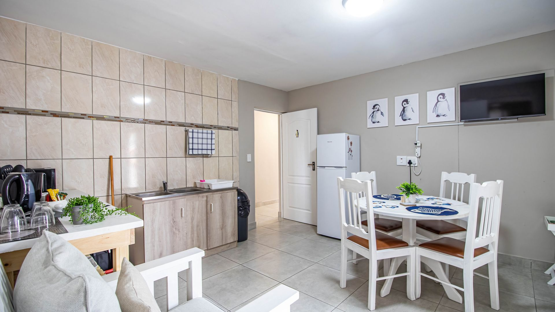 Registered Guest House with Jetty Access and Flexible Flatlet