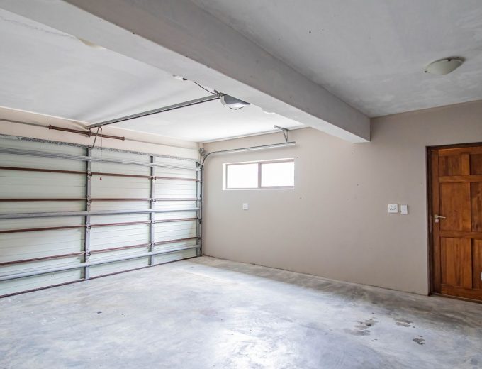 Registered Guest House with Jetty Access and Flexible Flatlet