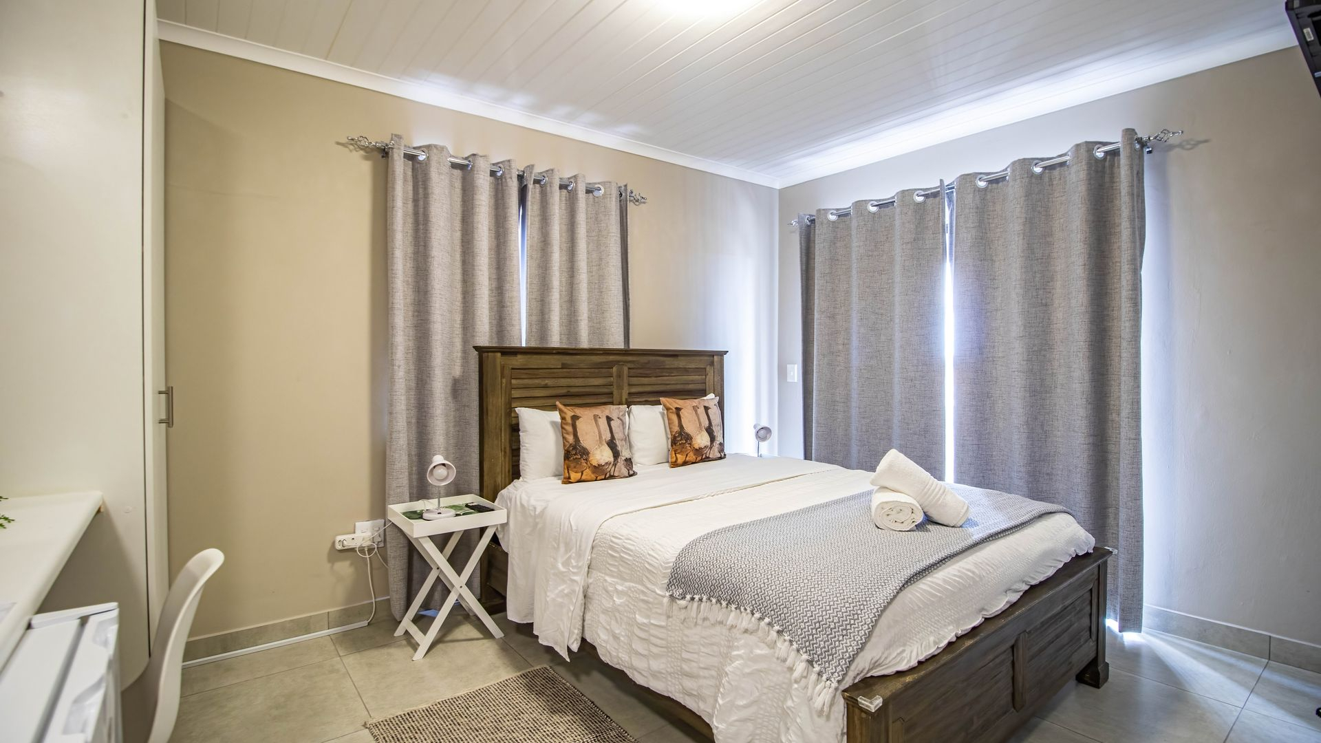 Registered Guest House with Jetty Access and Flexible Flatlet