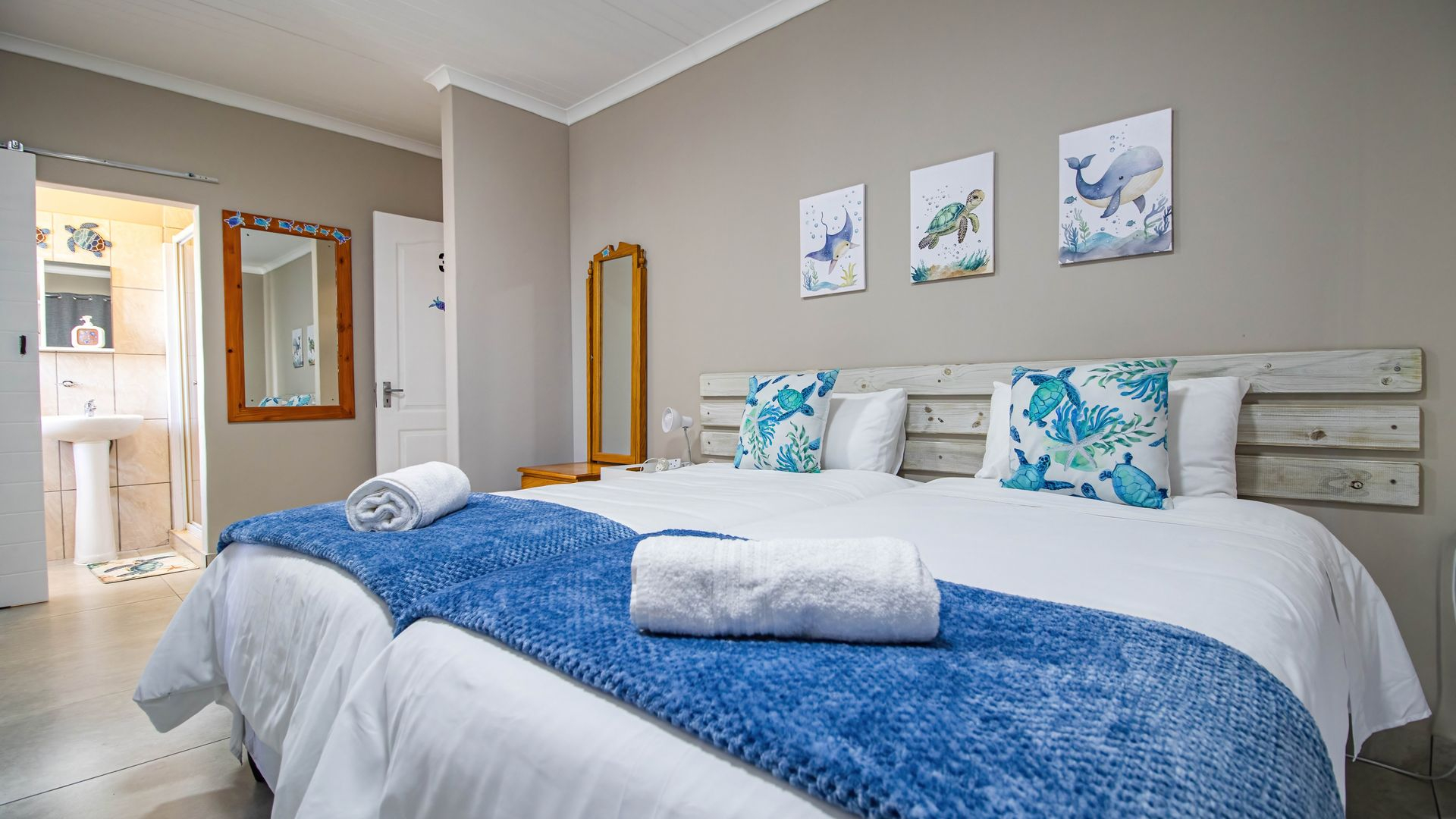 Registered Guest House with Jetty Access and Flexible Flatlet