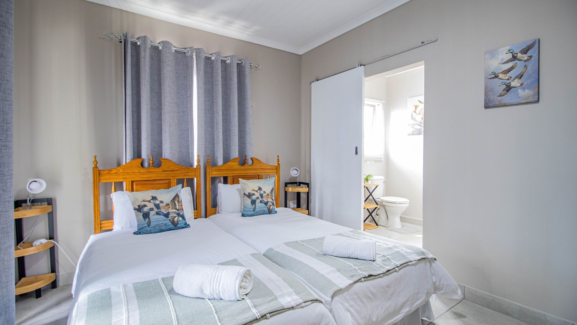 Registered Guest House with Jetty Access and Flexible Flatlet