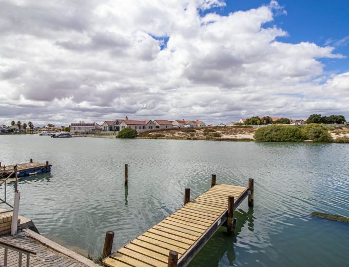 Registered Guest House with Jetty Access and Flexible Flatlet