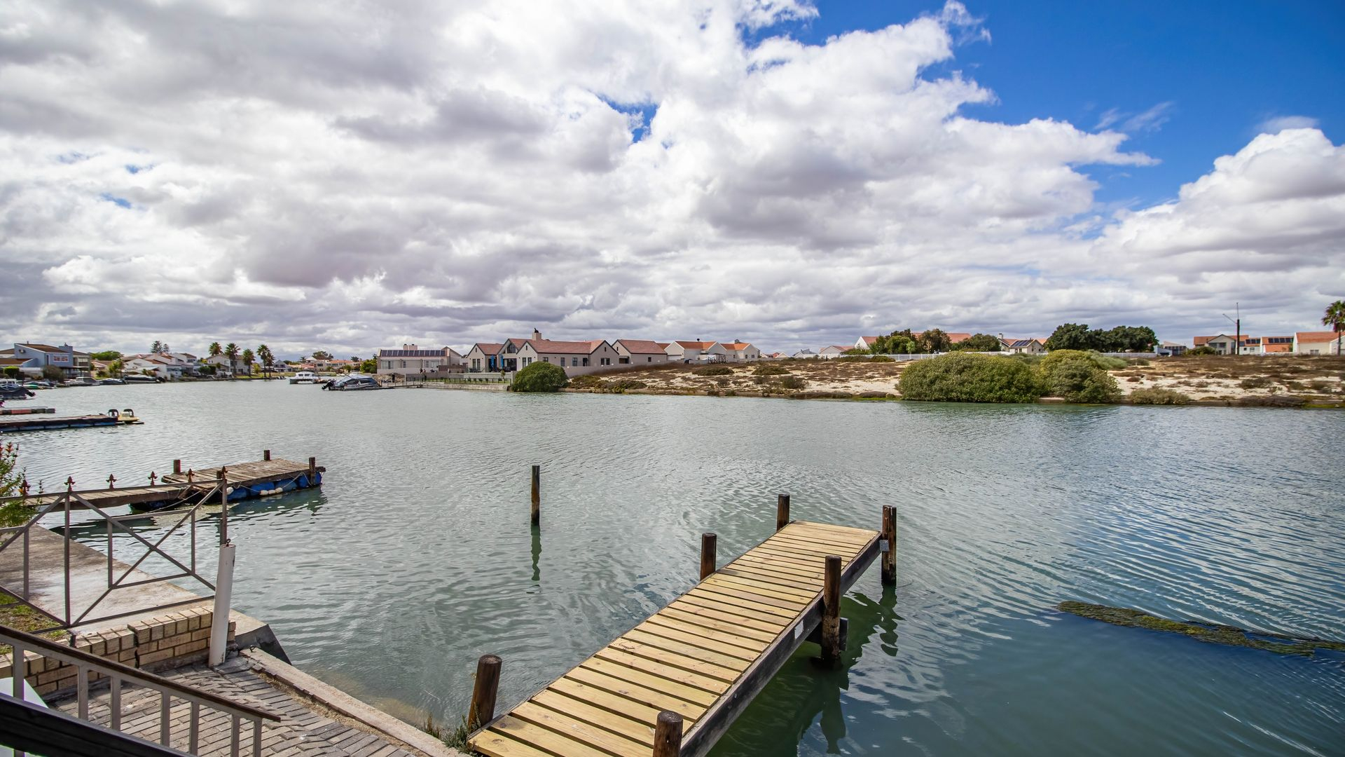 Registered Guest House with Jetty Access and Flexible Flatlet