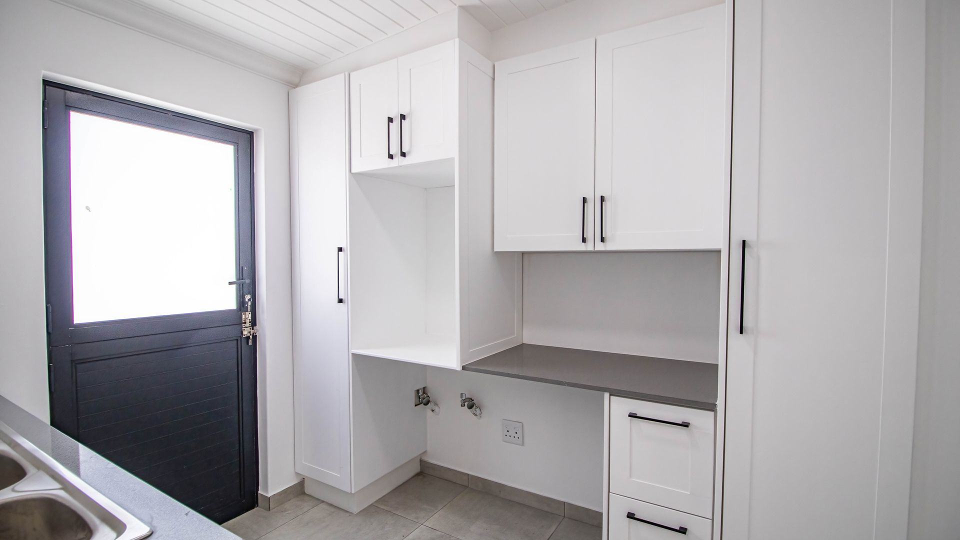 Modern Coastal Home with Separate Guest Suite in Secure Estate