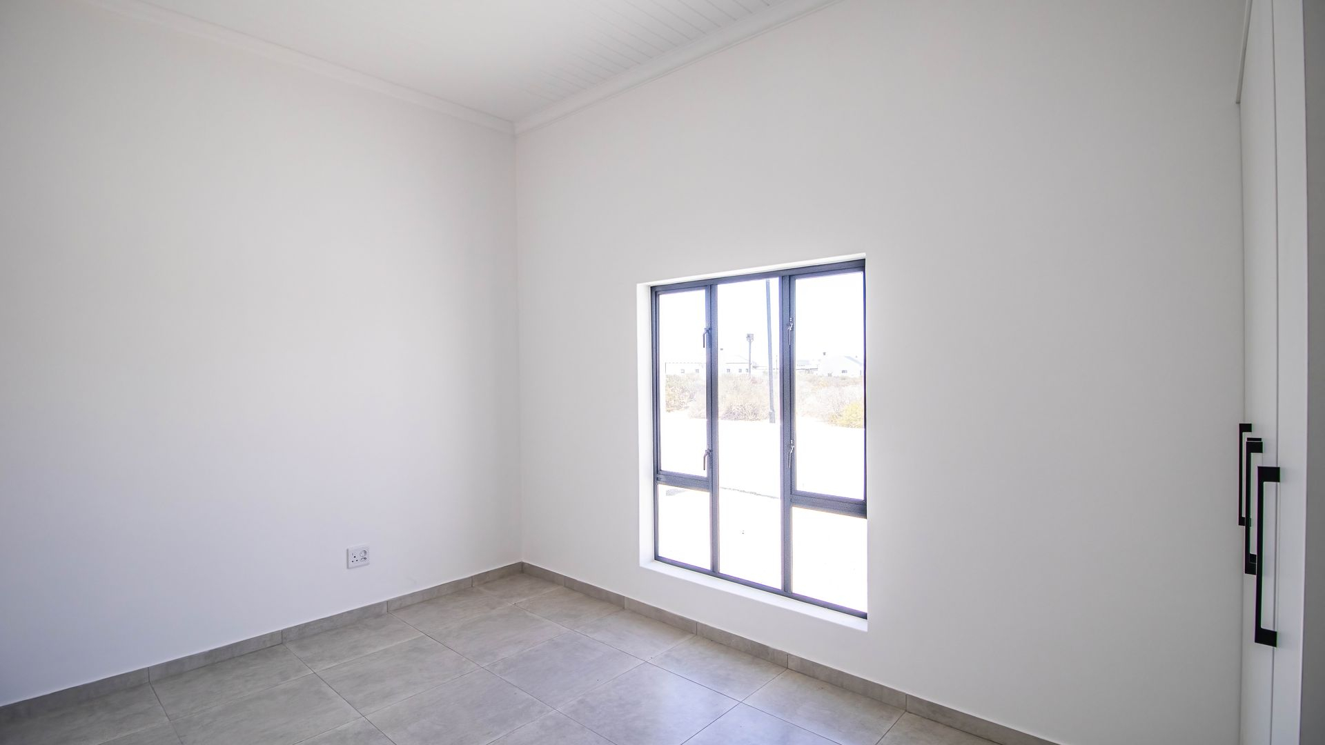 Modern Coastal Home with Separate Guest Suite in Secure Estate