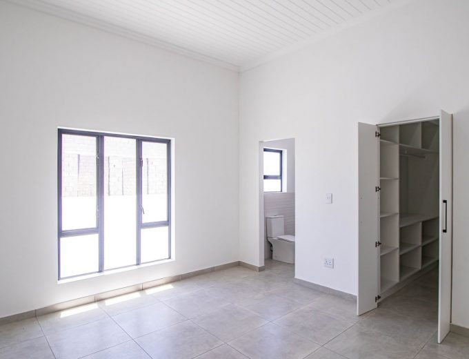 Modern Coastal Home with Separate Guest Suite in Secure Estate