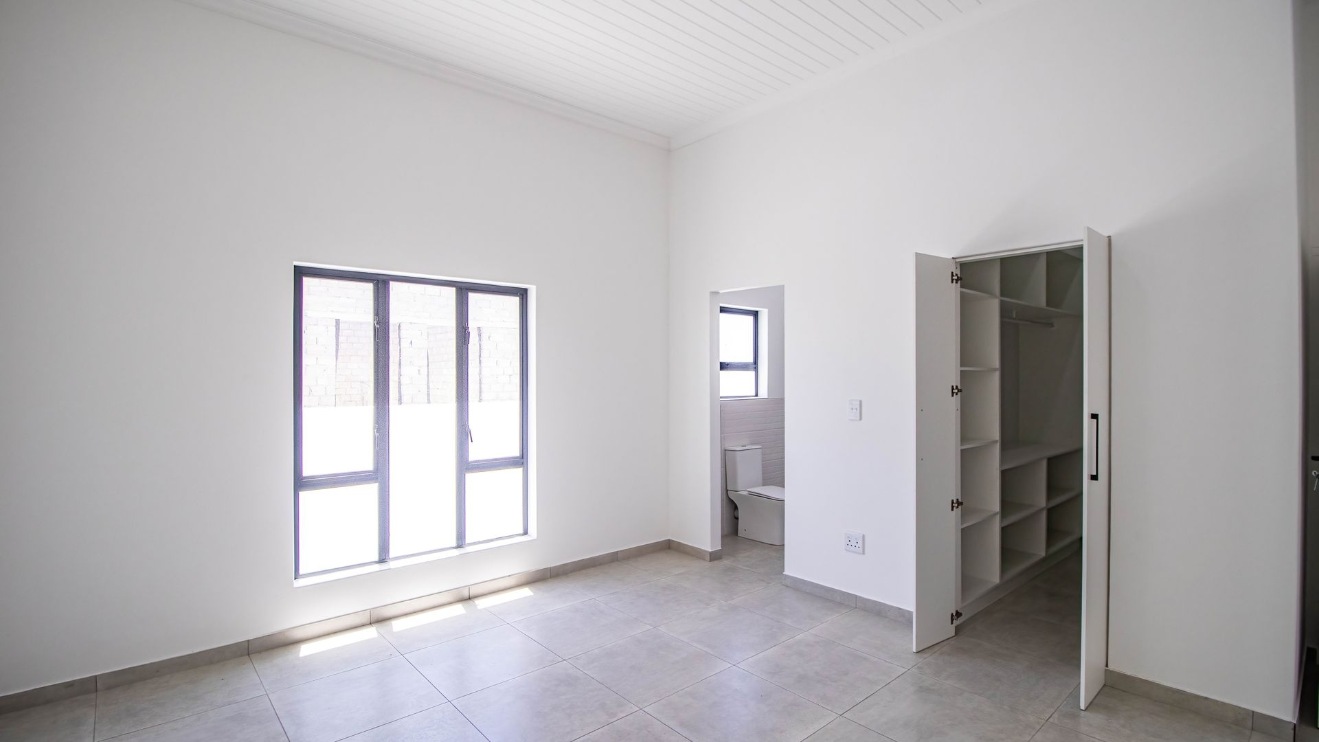 Modern Coastal Home with Separate Guest Suite in Secure Estate