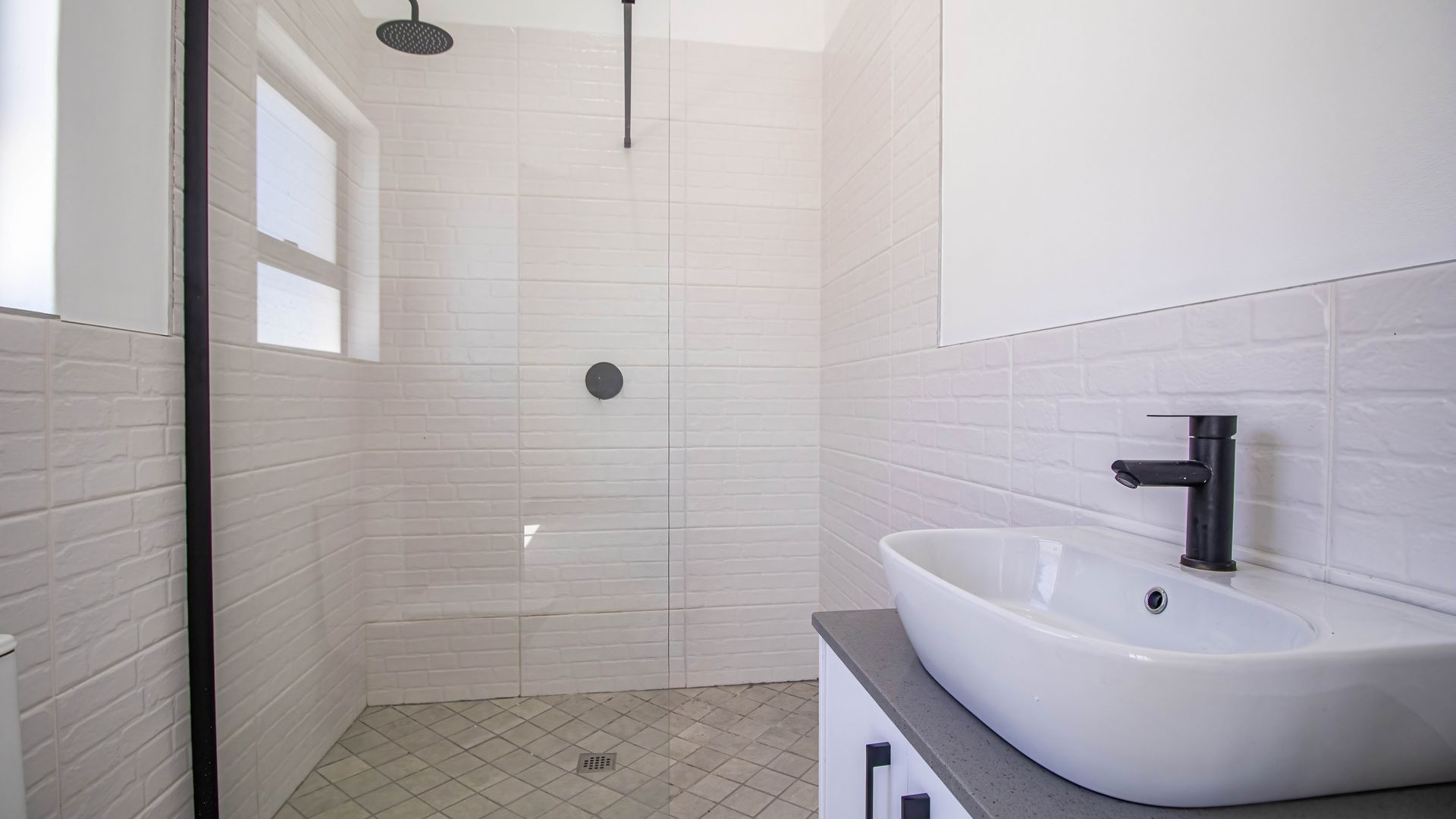 Modern Coastal Home with Separate Guest Suite in Secure Estate