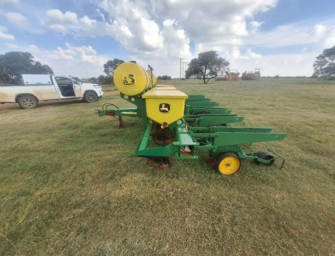 John deere 1750 6-ry Planter