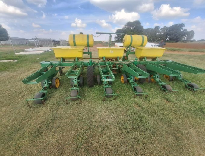 John deere 1750 6-ry Planter