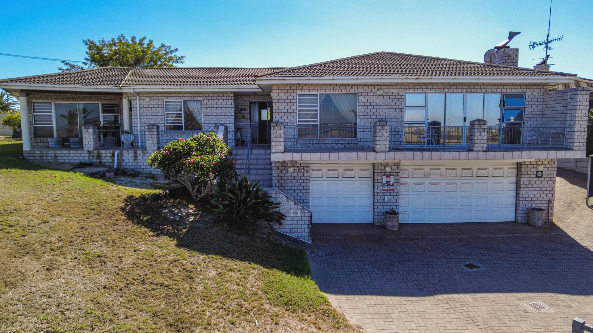 Spacious Family Home with Berg River Views in Velddrif, West Coast