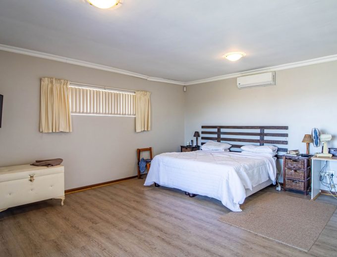 Spacious Family Home with Berg River Views in Velddrif, West Coast