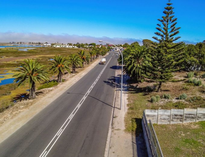 Spacious Family Home with Berg River Views in Velddrif, West Coast