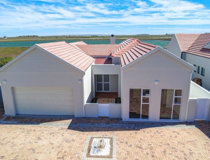 3 Bedroom home for sale on Admiral Island, Port Owen, Cape West Coast.