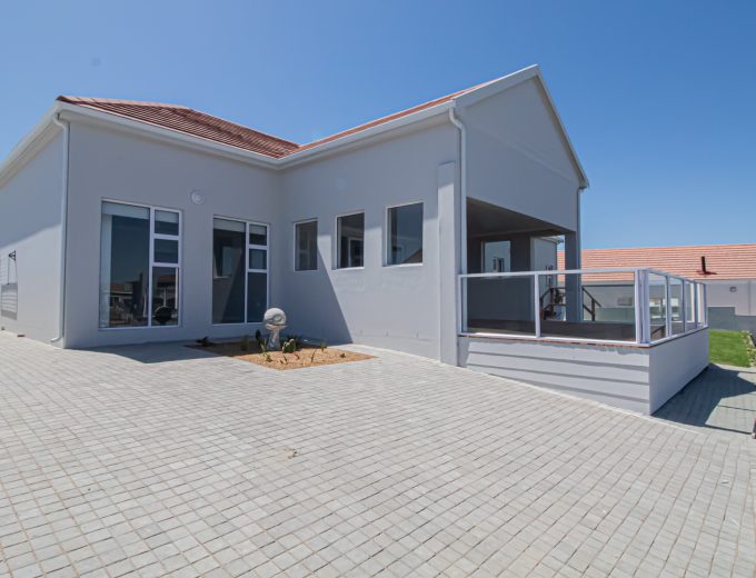 3 Bedroom home for sale on Admiral Island, Port Owen, Cape West Coast