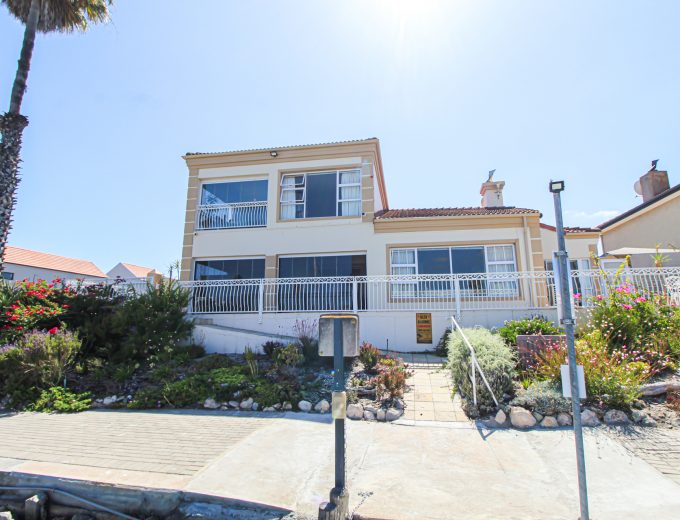 Prestigious 3-bedroom waterfront home for sale – Port Owen Marina. Cape West Coast.