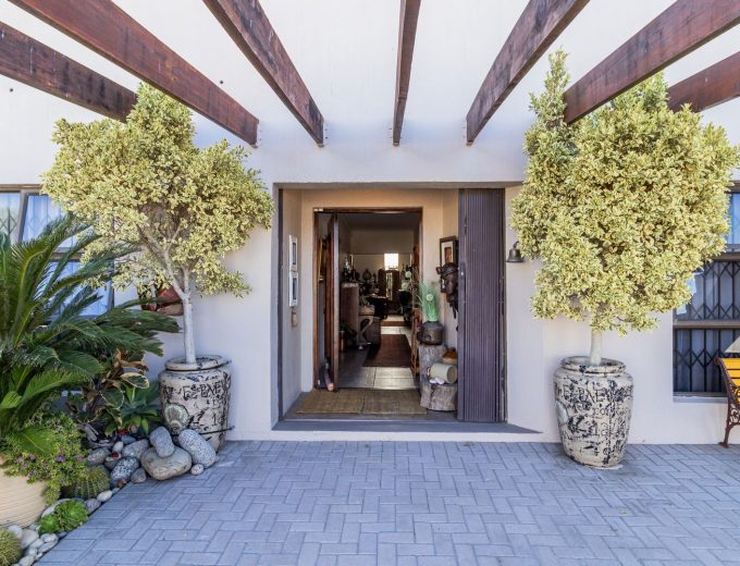 5 Bedroom home for sale in Port Owen, Cape West Coast.