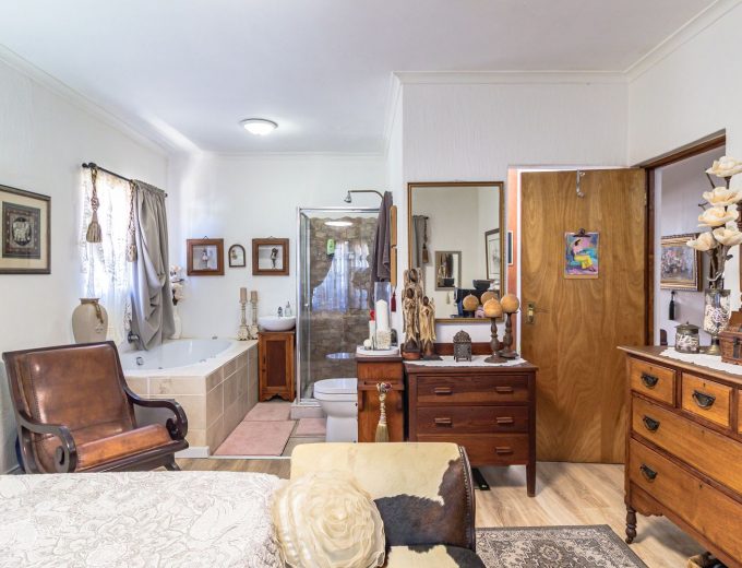 5 Bedroom home for sale in Port Owen, Cape West Coast.