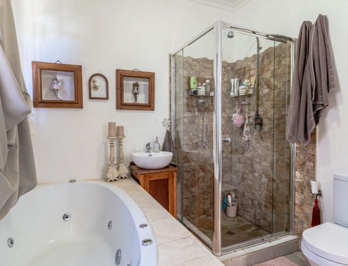 5 Bedroom home for sale in Port Owen, Cape West Coast.