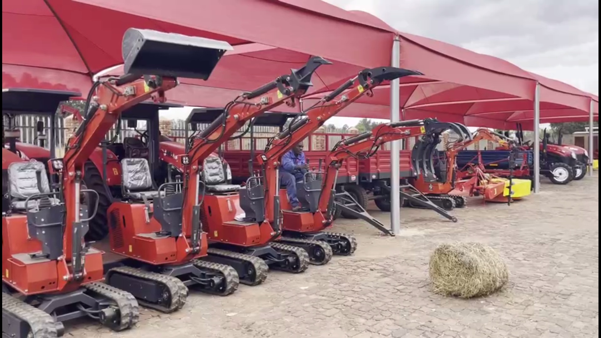 🚜 RY AGRI MINI EXCAVATOR – COMPACT POWER THAT WORKS AS HARD AS YOU DO 💪