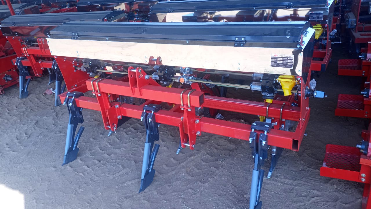 Maize and Bean Planters 2,3 and 4 Row – Call today for yours