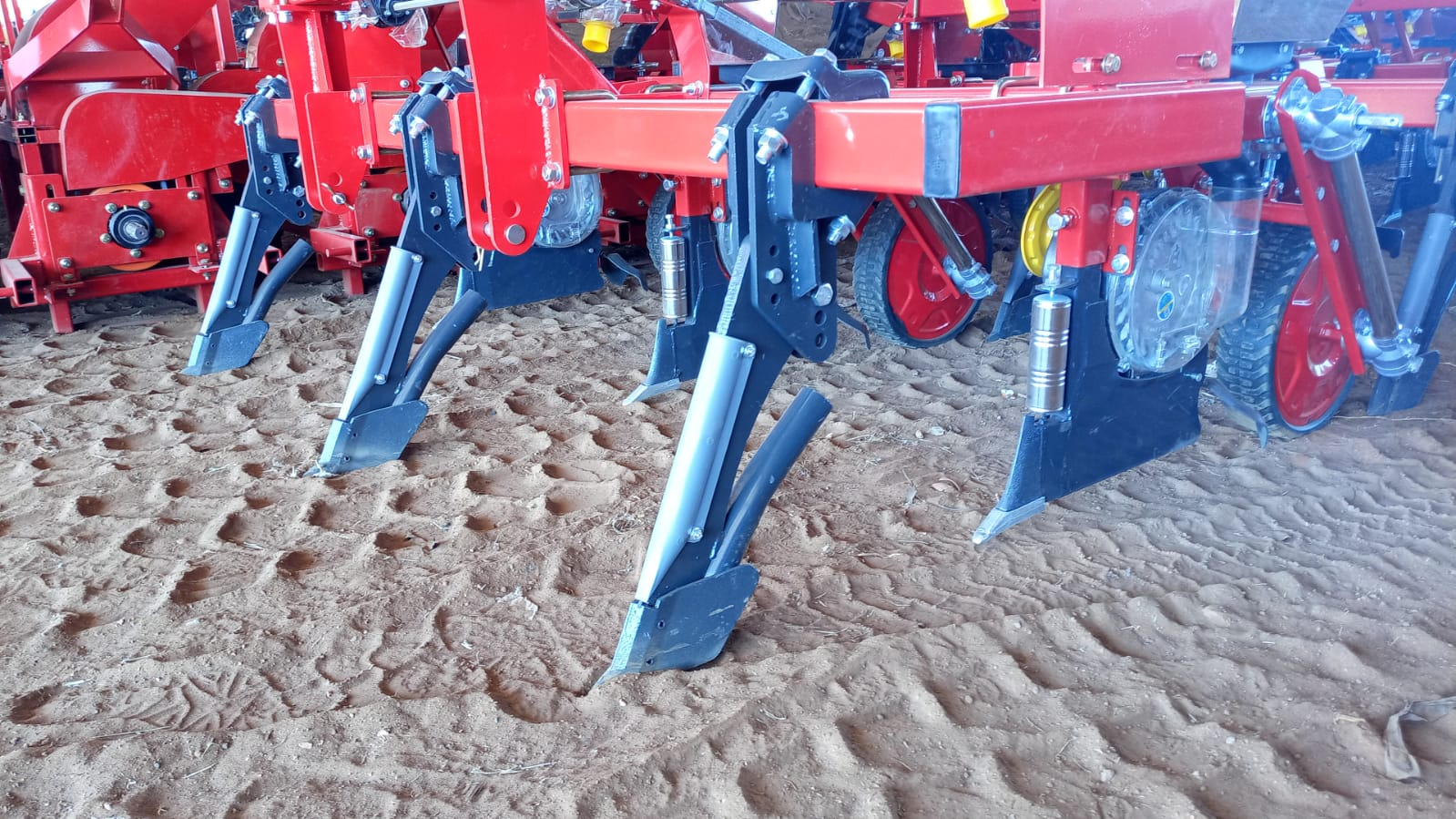 Maize and Bean Planters 2,3 and 4 Row – Call today for yours