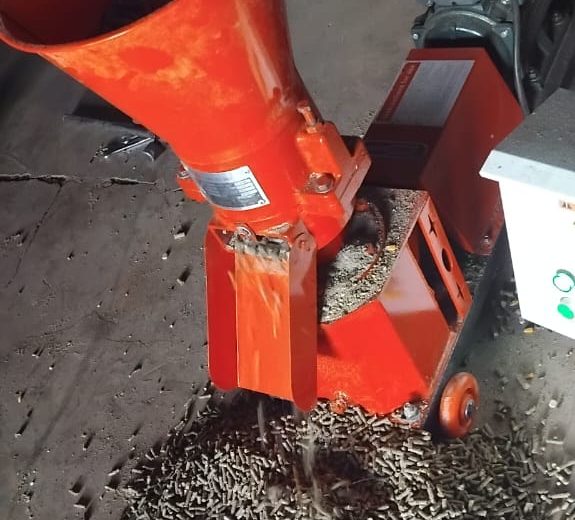 Hammer Mills, Maize Threshers, Pellet Machines – Everything to make feed this winter