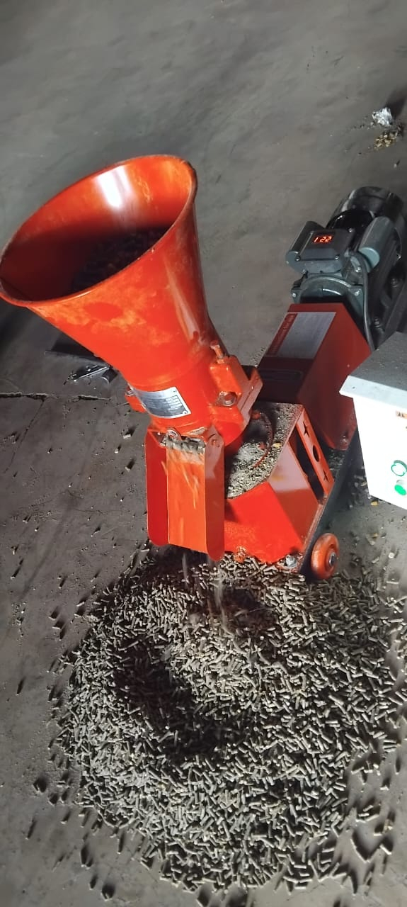 Hammer Mills, Maize Threshers, Pellet Machines – Everything to make feed this winter