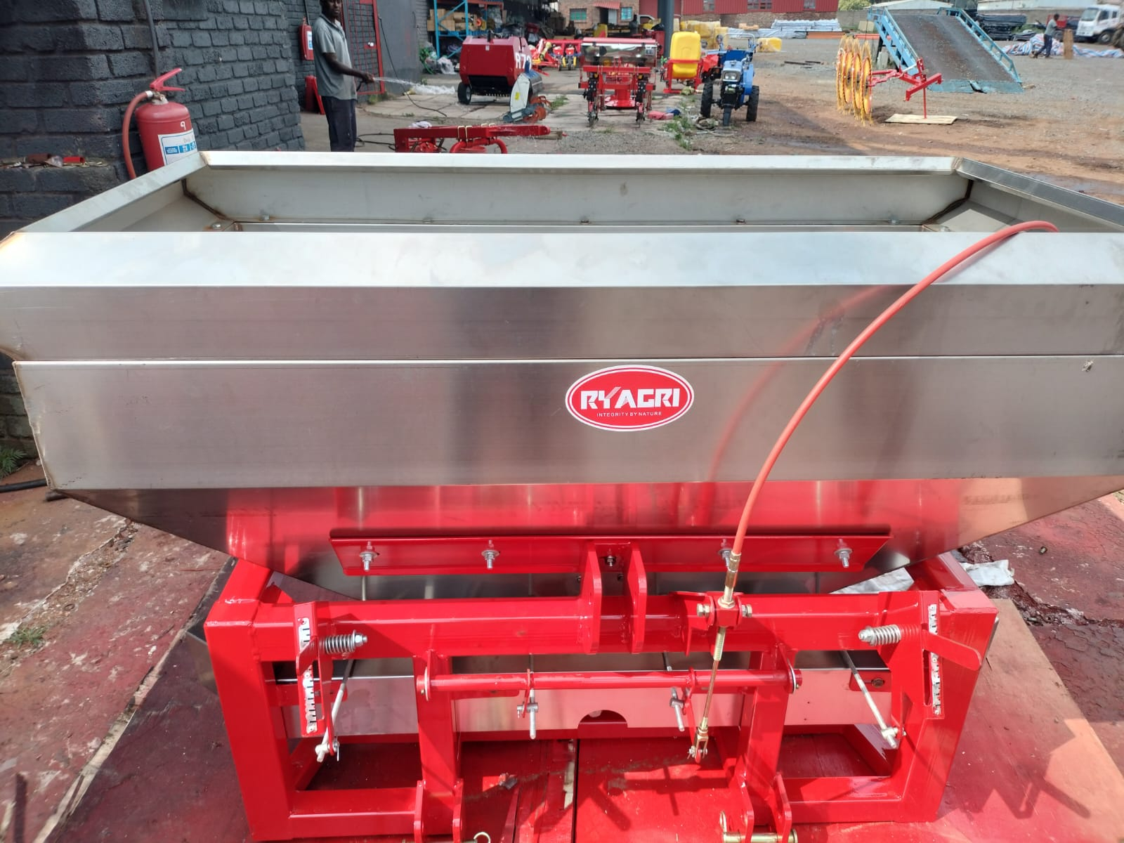 FERTILIZER SPREADER 600L and 800L – DISCOUNT CODE (TIMZA)