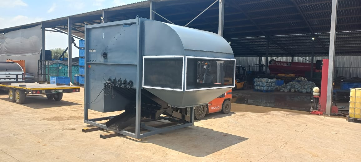 2-3 t/h R 75k excl 7-10 t/h R 105k excl 15-20 t/h R 135k excl 30-40 t/h R 175k excl 40-60 t/h R 225k excl Graan skoomakers kan sorter in verskillende Sizes.Koop nuut van die vloer af. Henneman area