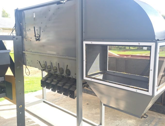 2-3 t/h R 75k excl 7-10 t/h R 105k excl 15-20 t/h R 135k excl 30-40 t/h R 175k excl 40-60 t/h R 225k excl Graan skoomakers kan sorter in verskillende Sizes.Koop nuut van die vloer af. Henneman area