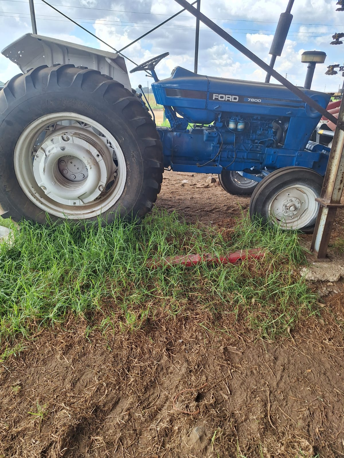 Ford 7600 Trekker