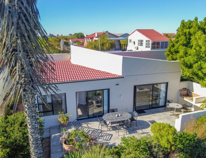 RENTAL: RIVERVIEW RETREAT IN PORT OWEN (WEST COAST)