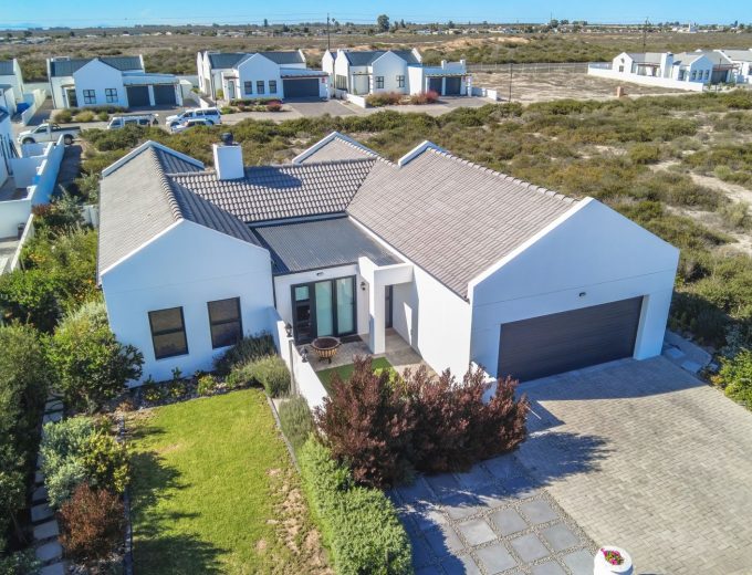 Peaceful Living in a 4 Bedroom House Next to Greenbelt in Atlantic Sands North, Laaiplek