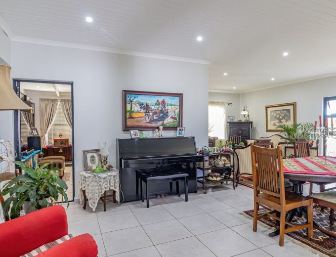 Peaceful Living in a 4 Bedroom House Next to Greenbelt in Atlantic Sands North, Laaiplek