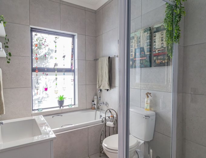 Peaceful Living in a 4 Bedroom House Next to Greenbelt in Atlantic Sands North, Laaiplek