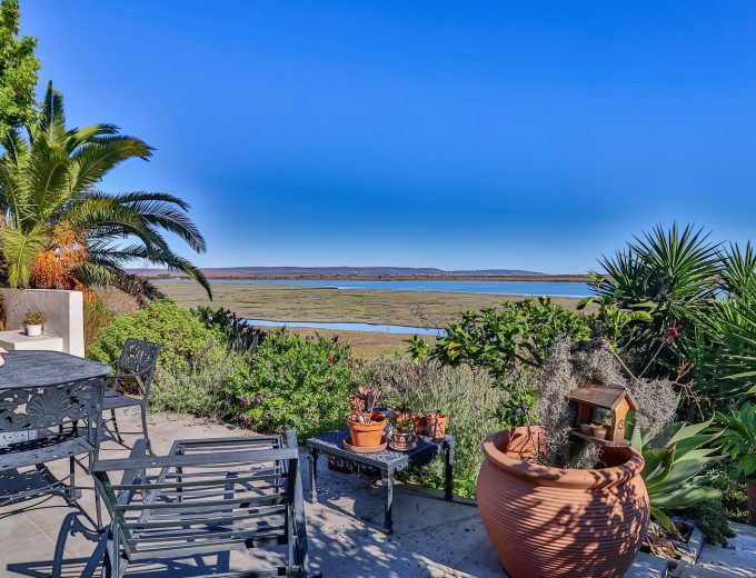RENTAL: RIVERVIEW RETREAT IN PORT OWEN (WEST COAST)