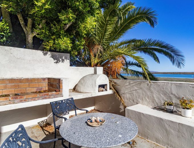 RENTAL: RIVERVIEW RETREAT IN PORT OWEN (WEST COAST)