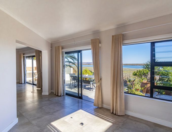 RENTAL: RIVERVIEW RETREAT IN PORT OWEN (WEST COAST)