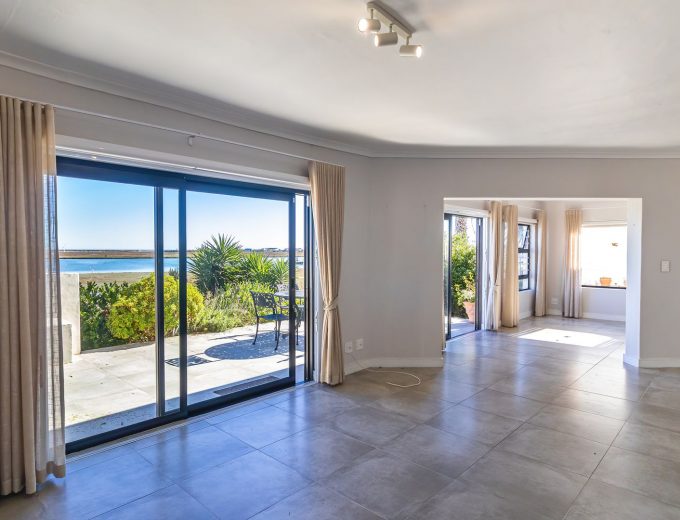 RENTAL: RIVERVIEW RETREAT IN PORT OWEN (WEST COAST)