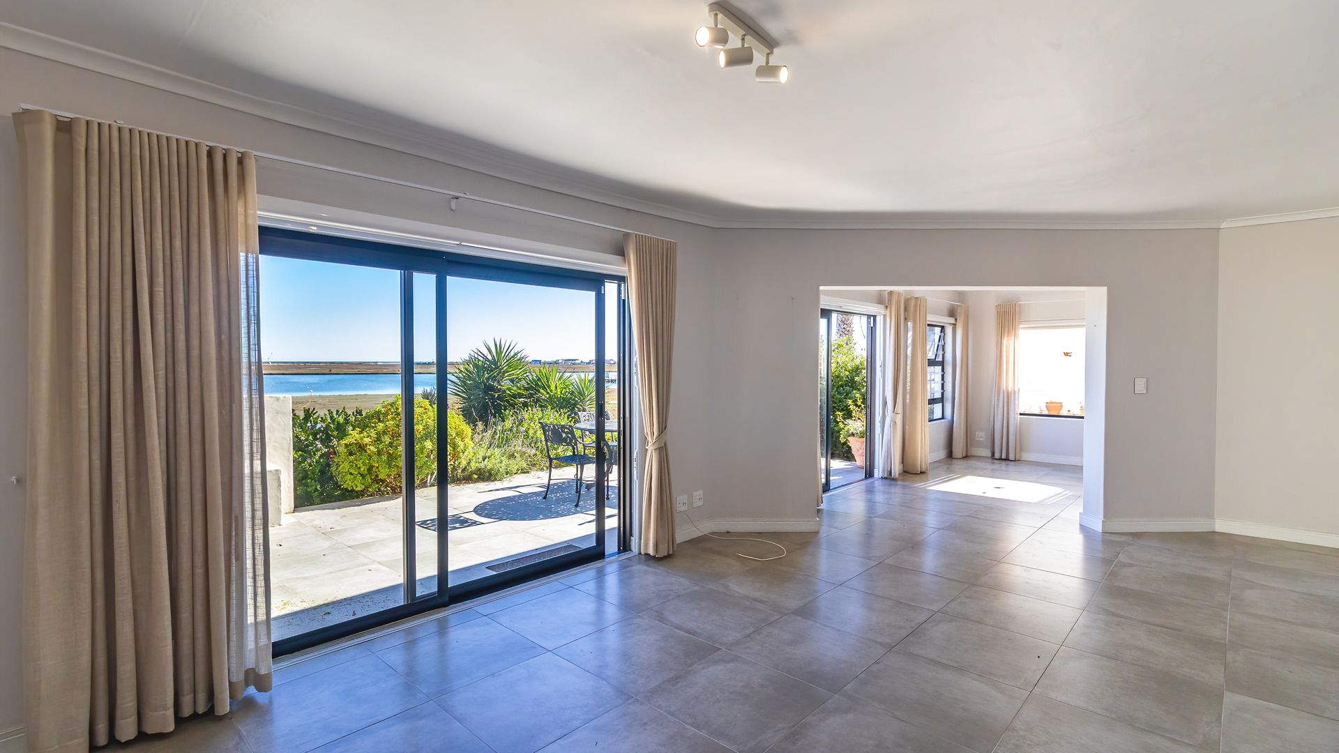 RENTAL: RIVERVIEW RETREAT IN PORT OWEN (WEST COAST)