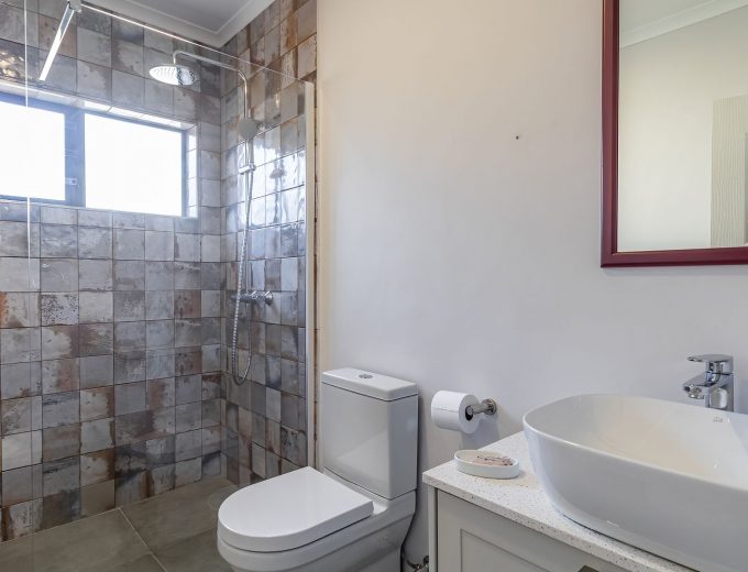 RENTAL: RIVERVIEW RETREAT IN PORT OWEN (WEST COAST)