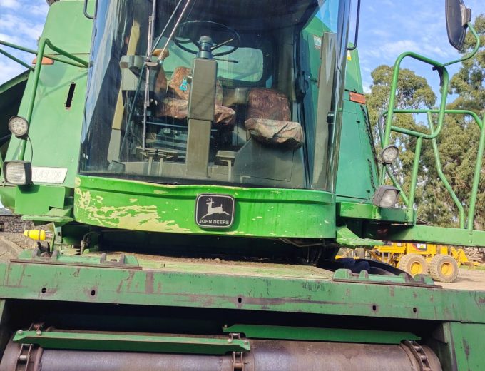 John Deere 9500 . Klaar deurgegaan reg vir stroop. Model 1994 Drom ure 7542 Engin ure 9983 R 440 000 plus btw Mpumalanga